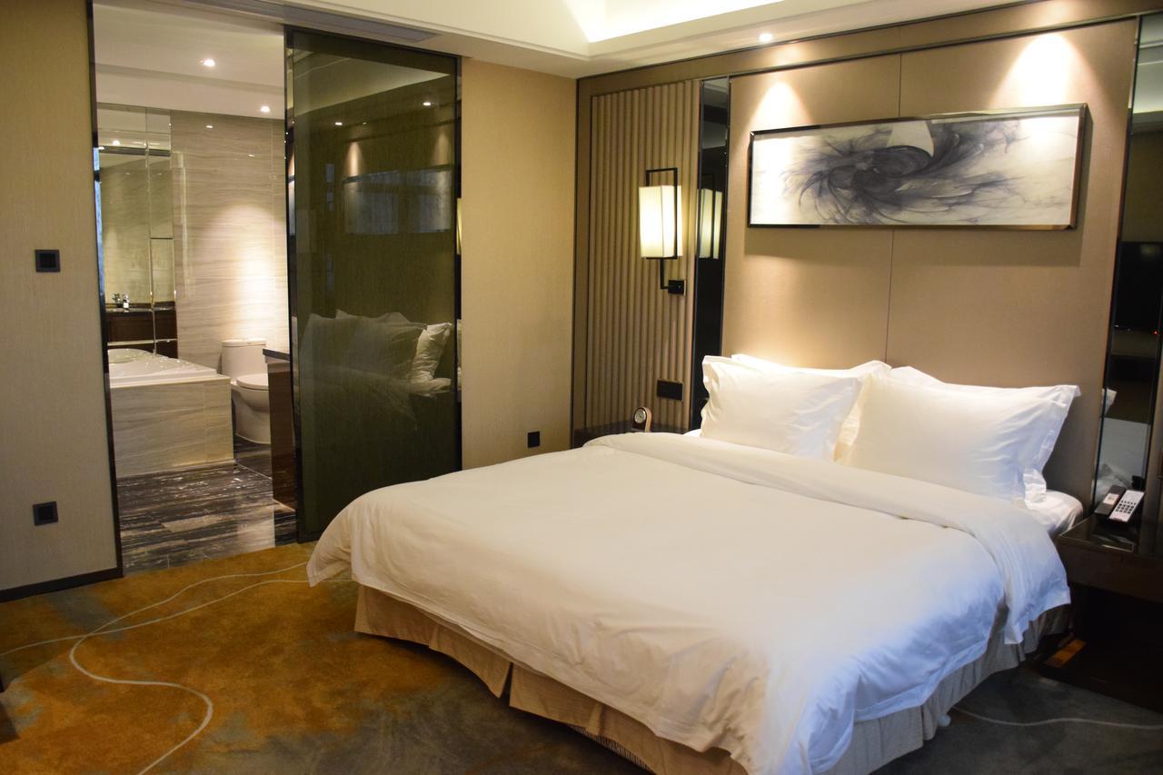 Ramada Foshan Hotel ภายนอก รูปภาพ