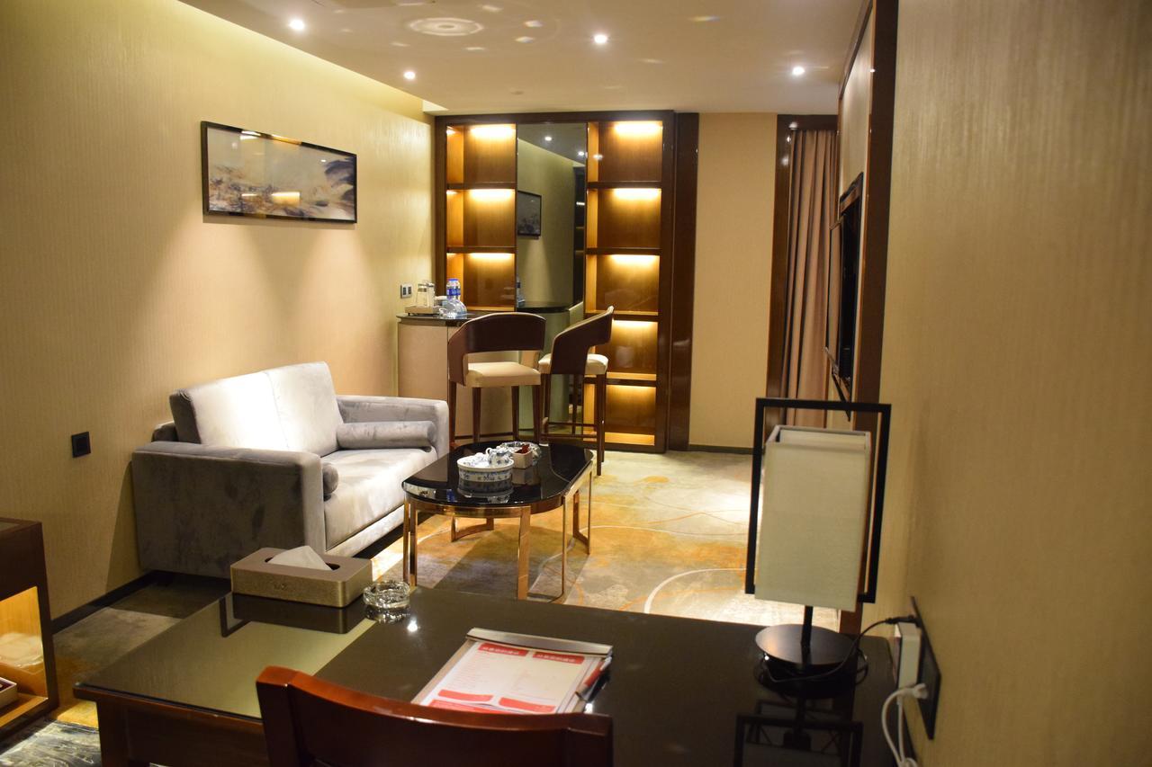 Ramada Foshan Hotel ภายนอก รูปภาพ