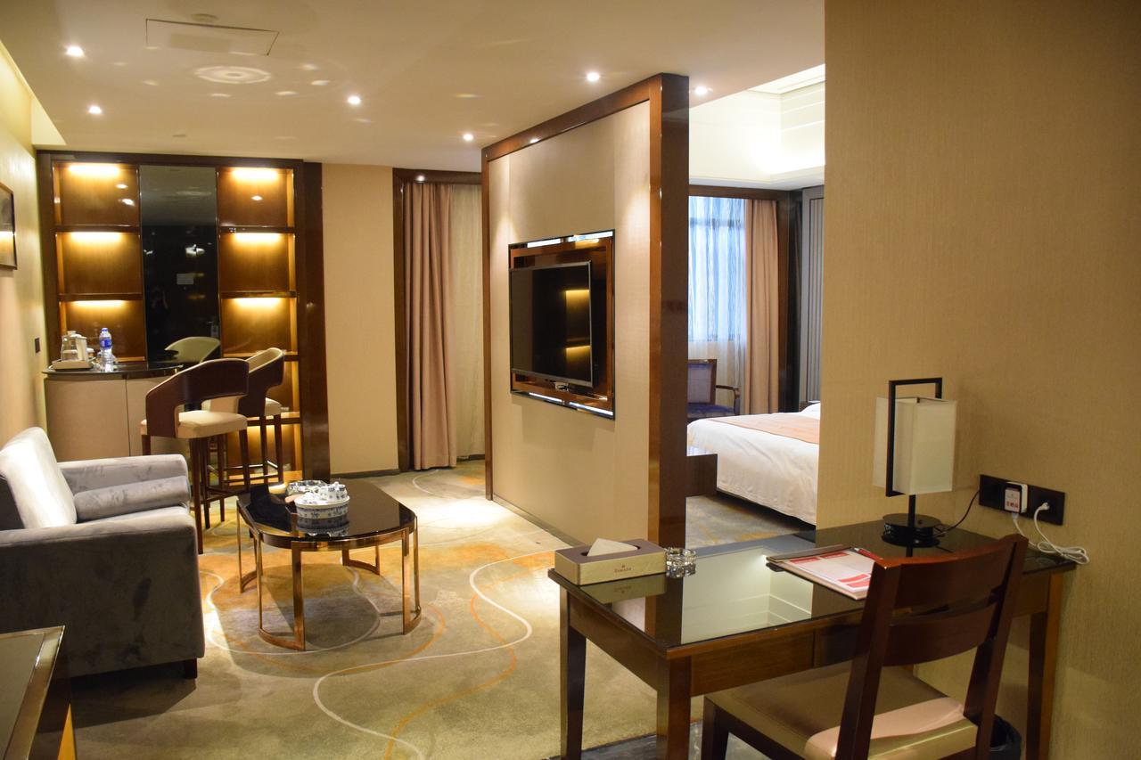 Ramada Foshan Hotel ภายนอก รูปภาพ
