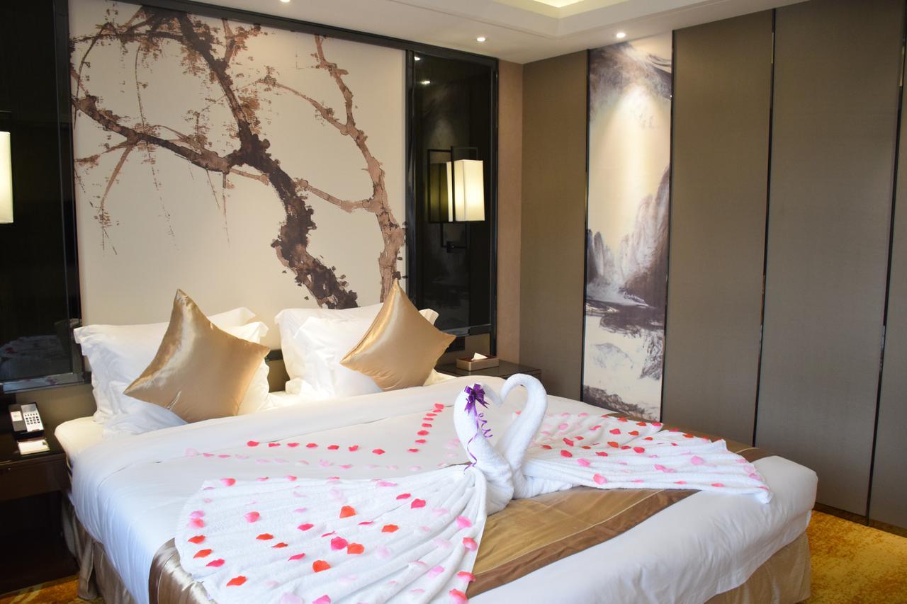 Ramada Foshan Hotel ภายนอก รูปภาพ